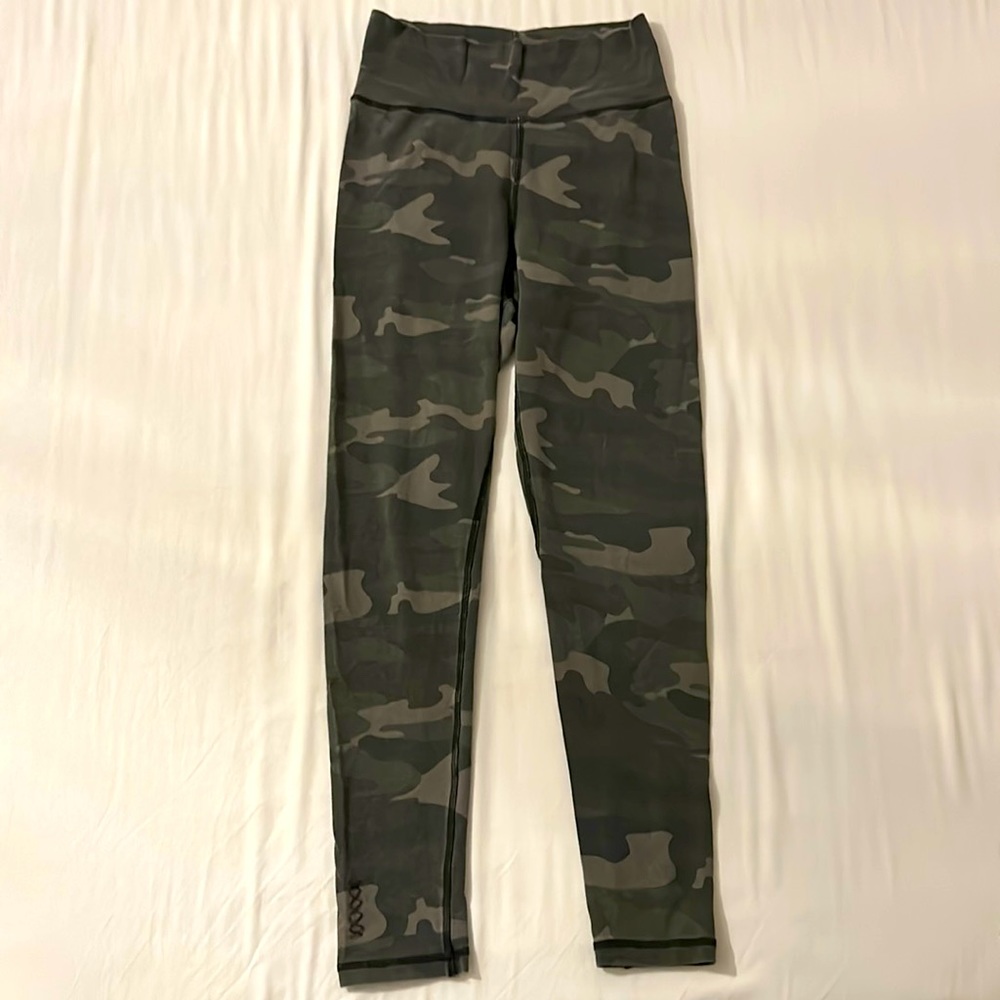 Ragdoll LA camo leggings size small